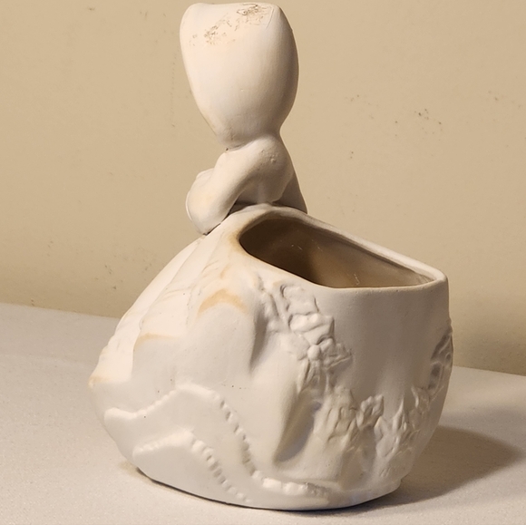 Vintage Diy Unpainted Ceramic Bisque Winter Christmas Caroler Lady Planter - Picture 13 of 16